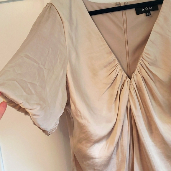 Aakaa Champagne Billowy Sleeve Vneck Top - Picture 2 of 3